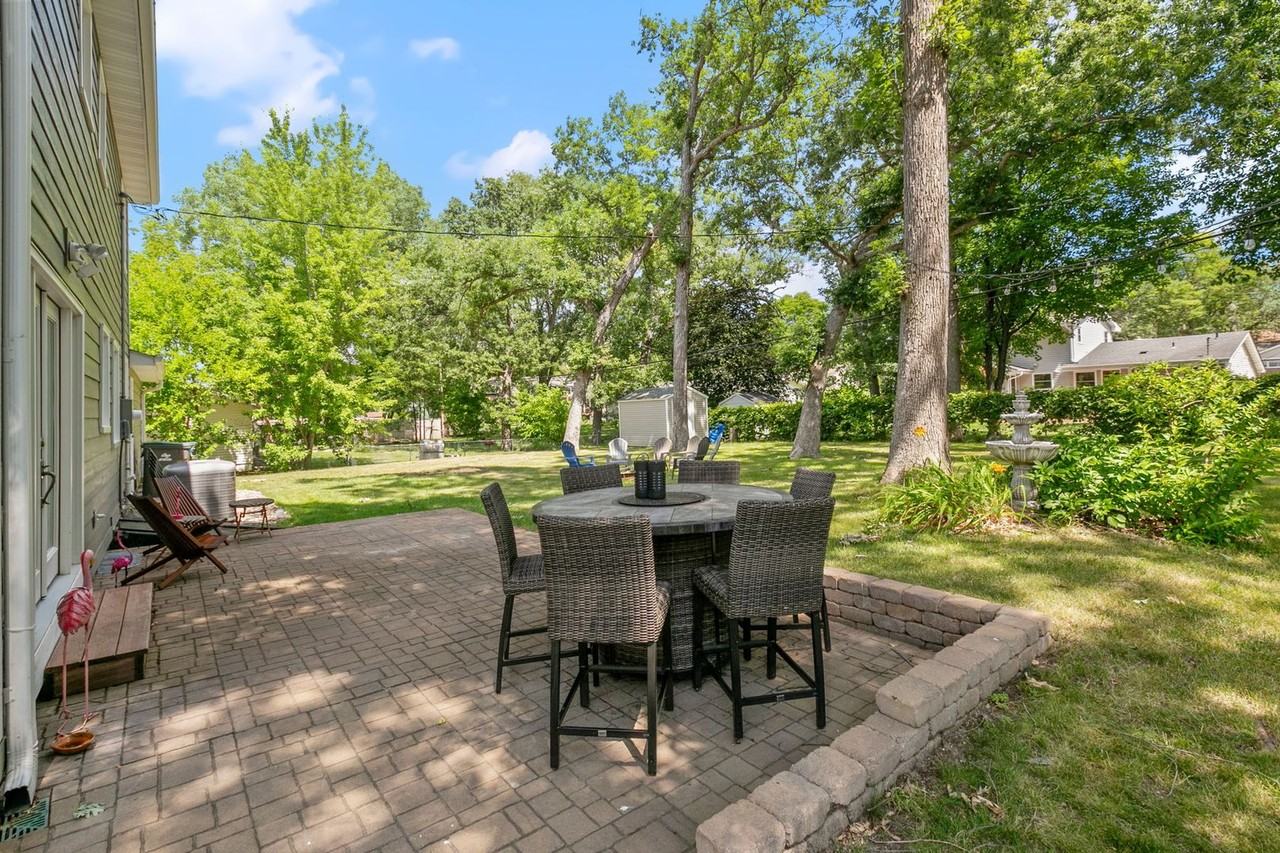 1620 Winnetka Ave N - Photo 3 of 36