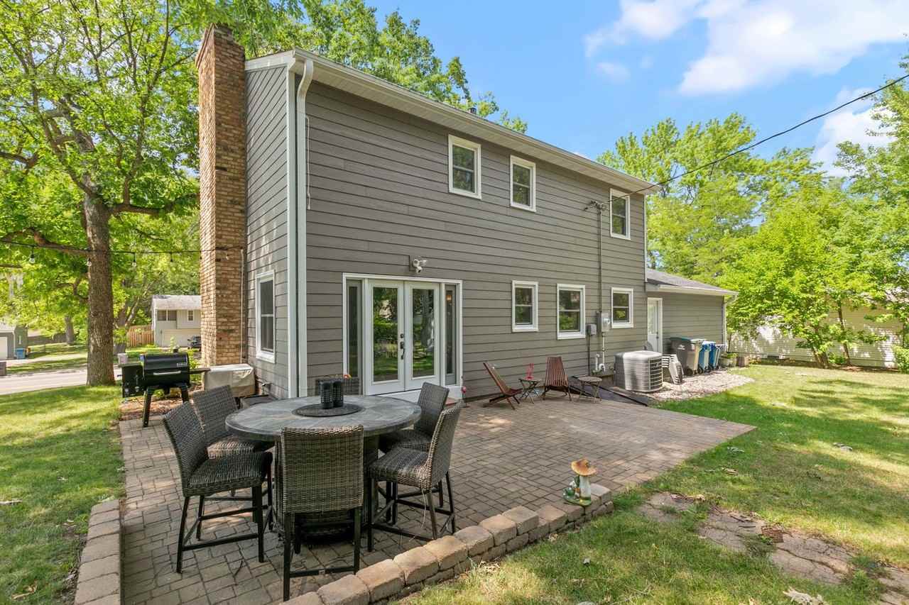 1620 Winnetka Ave N - Photo 4 of 36