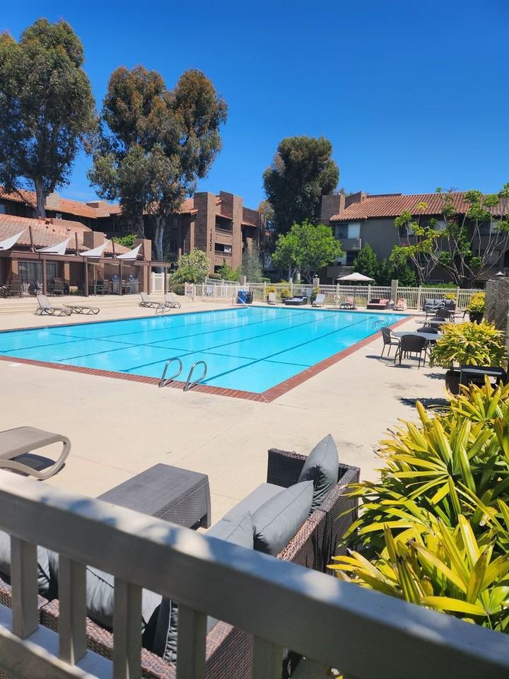 10425 Caminito Cuervo #211