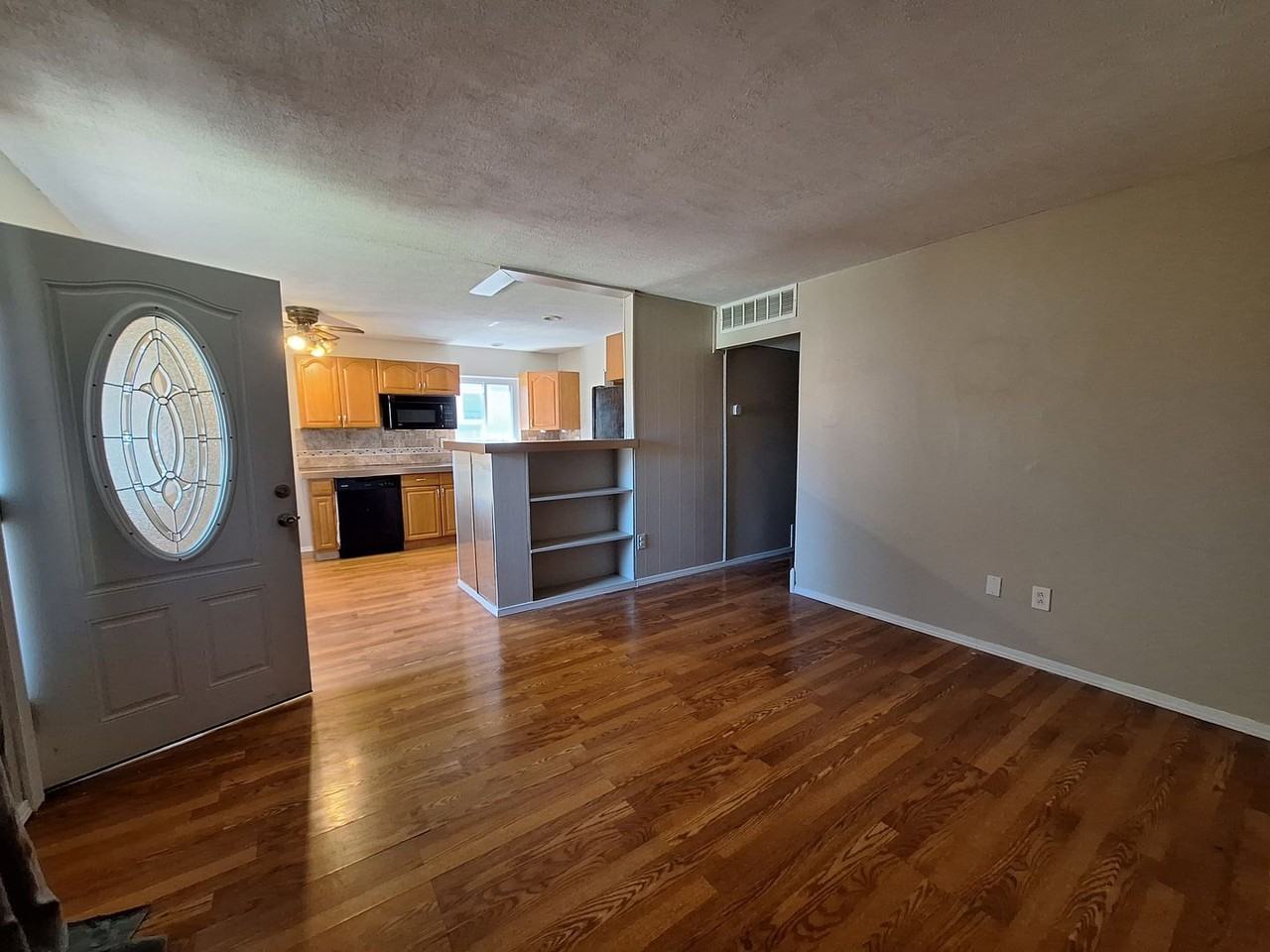 27067 Lawnwood St - Photo 3 of 17