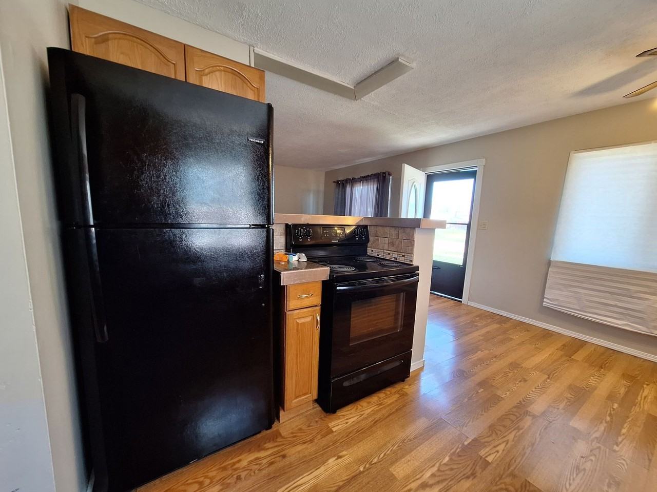 27067 Lawnwood St - Photo 4 of 17