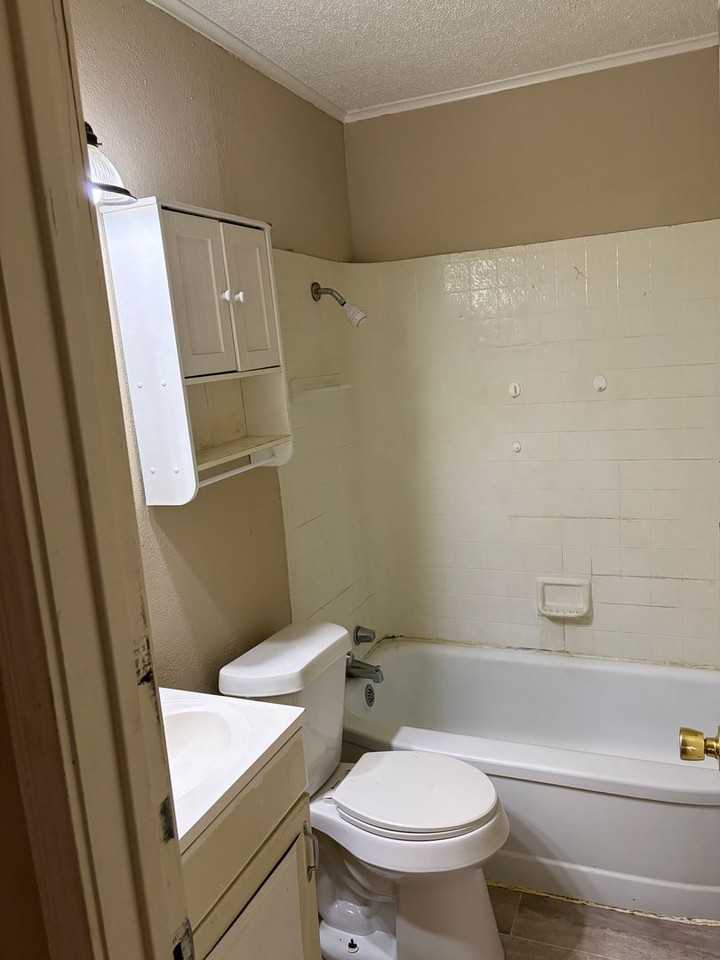 1920 Windsor Ave - Photo 5 of 7