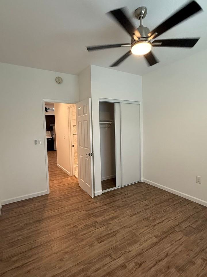 1205 S Broadacres Ave - Photo 2 of 10