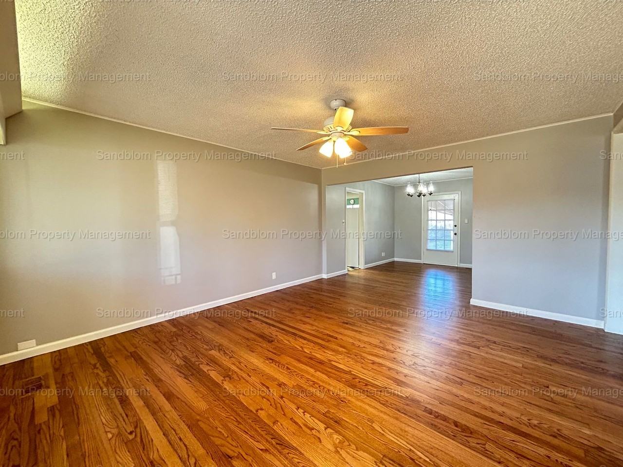 307 E 45th Ct - Photo 4 of 17