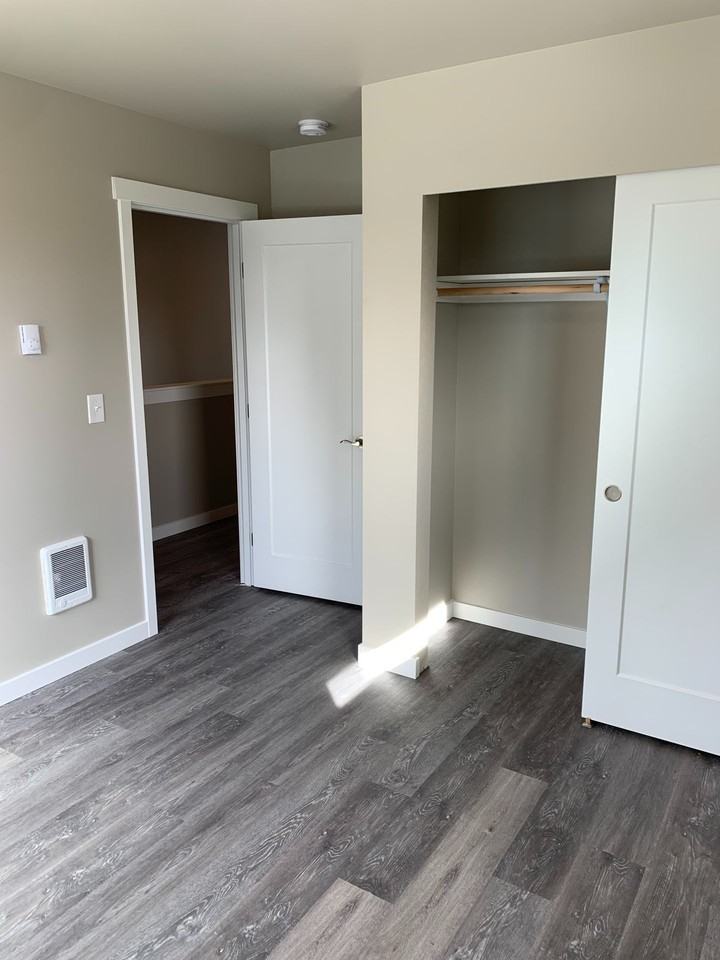 668 E Street - Photo 6 of 9