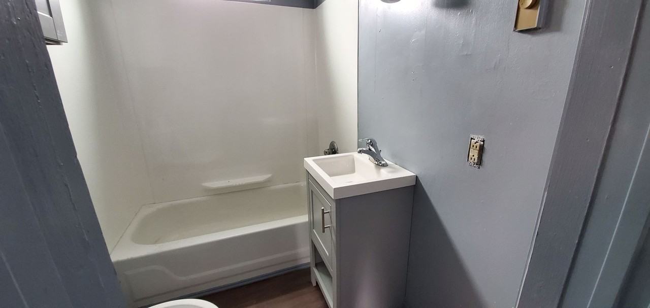 4925 Friendship Ave #14 - Photo 6 of 17