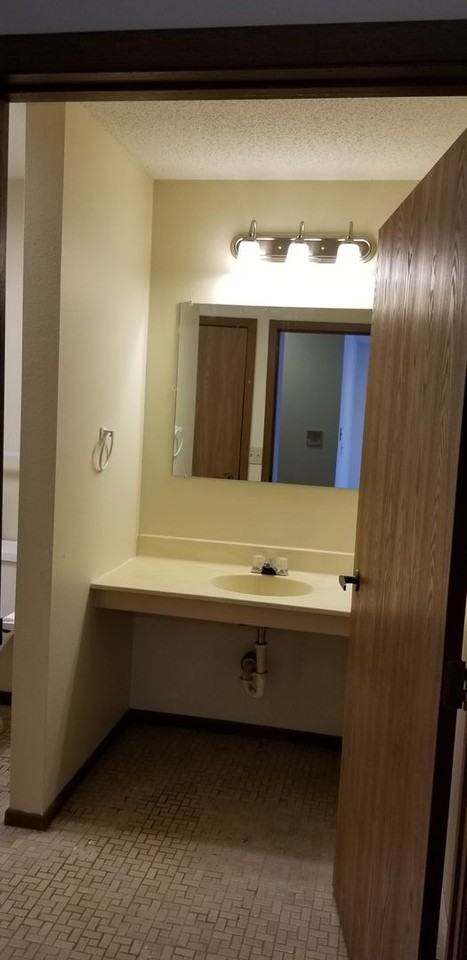 Summit Manor Apartments - Photo 6 of 15