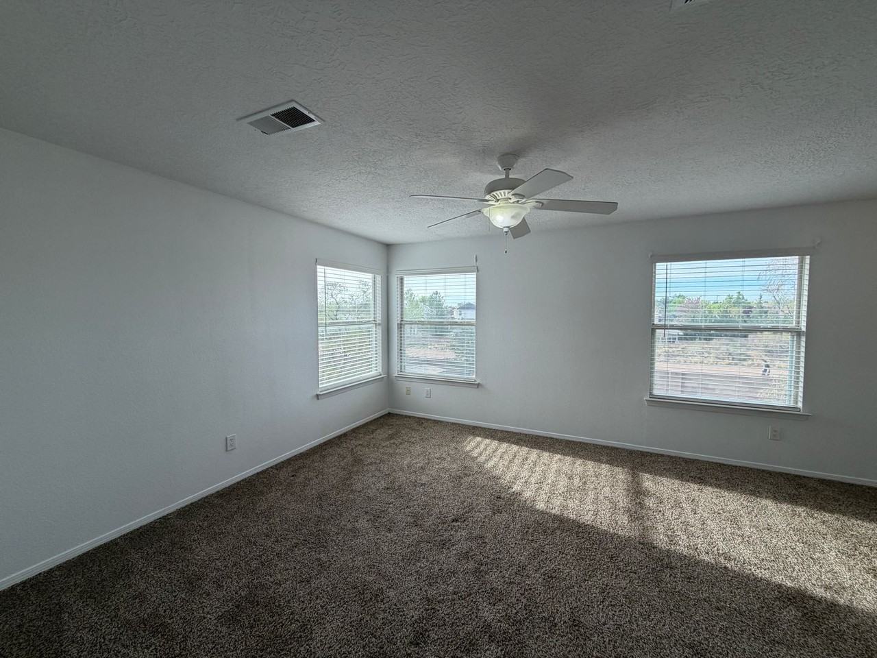 7124 Easton Pl Nw - Photo 6 of 32