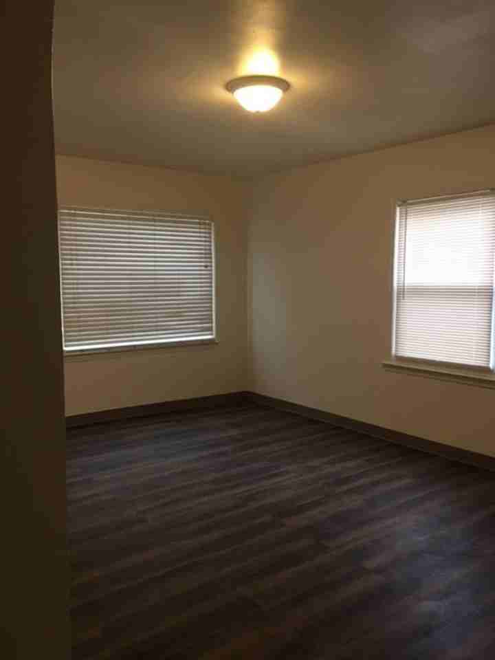 1320 Inman St - Photo 4 of 11