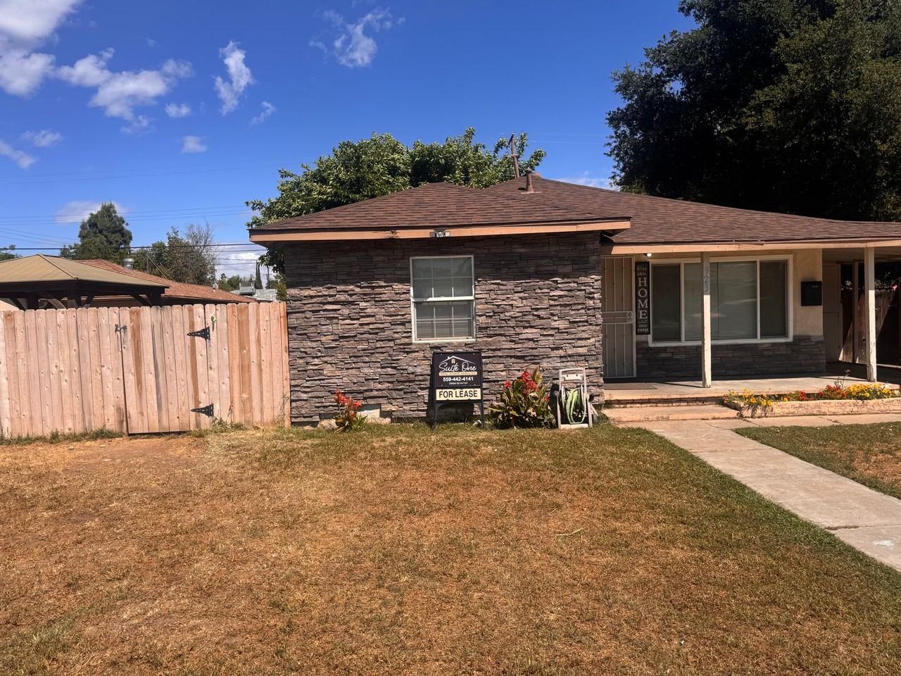 923 E Saginaw Way - Photo 2 of 44