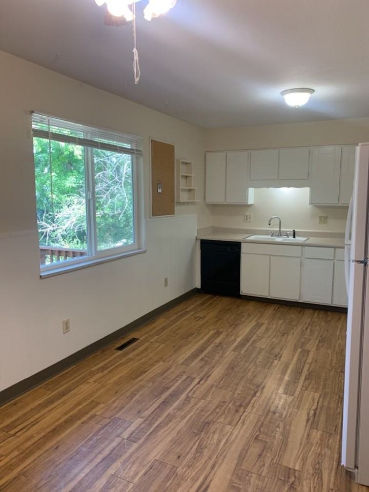 320 Del Clair Rd - Photo 6 of 31