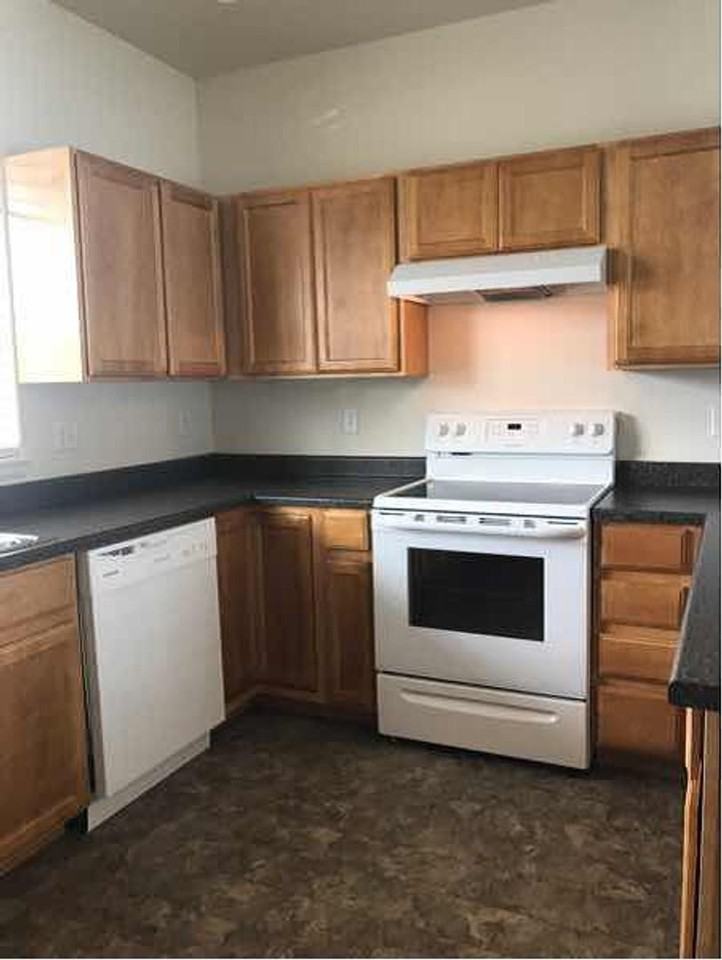 1362 Murrlet St - Photo 5 of 30