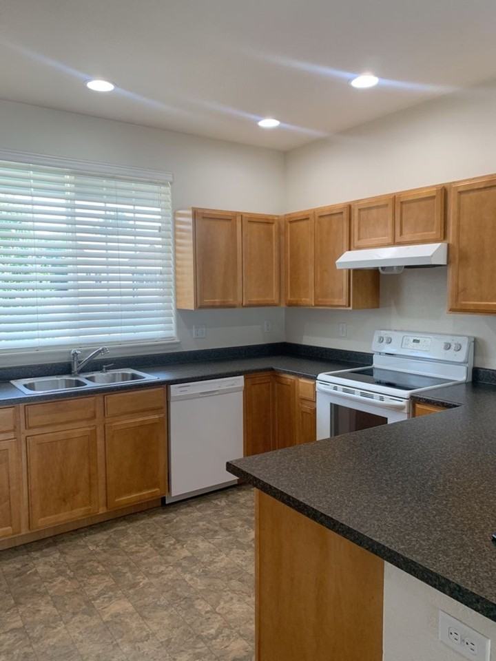 1362 Murrlet St - Photo 6 of 30