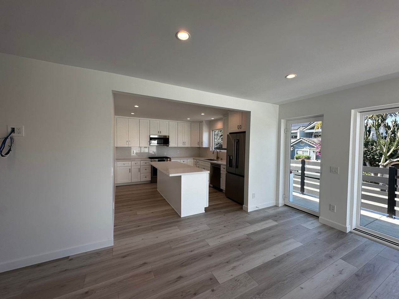 2063 Edinburg Ave - Photo 3 of 10