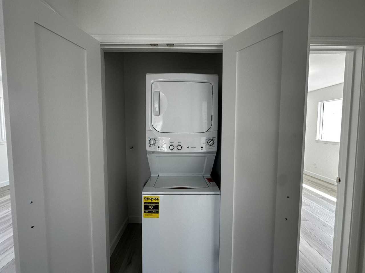 2063 Edinburg Ave - Photo 7 of 10