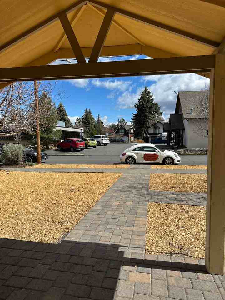 615 Nw Columbia St - Photo 3 of 32