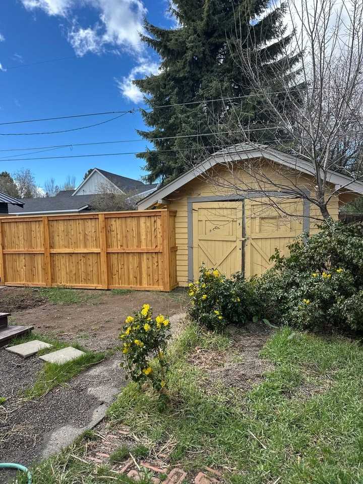 615 Nw Columbia St - Photo 5 of 32