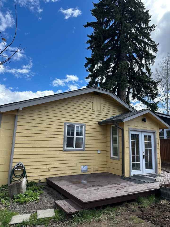 615 Nw Columbia St - Photo 6 of 32