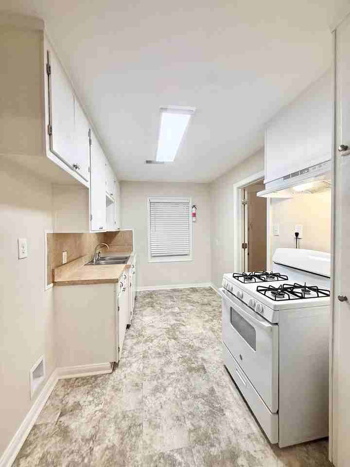 1232 San Felipe St - Photo 5 of 17