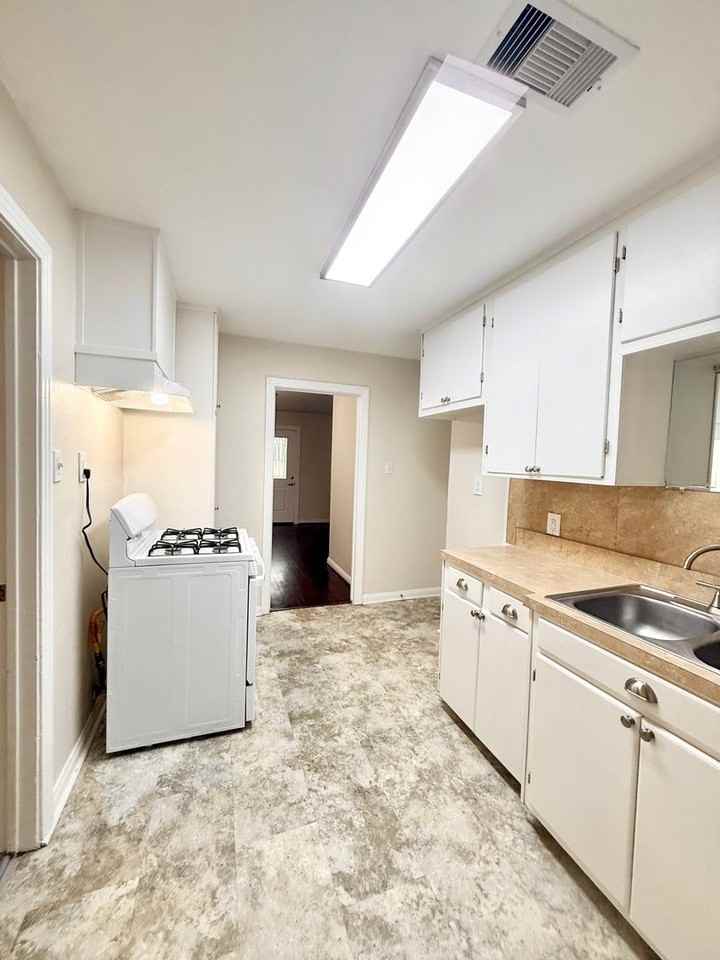 1232 San Felipe St - Photo 7 of 17