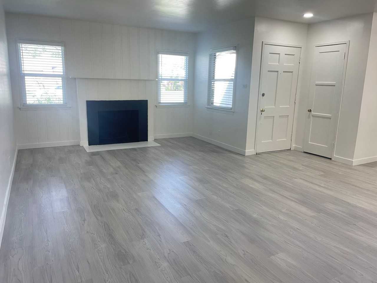 4594 Gardena Dr - Photo 4 of 16