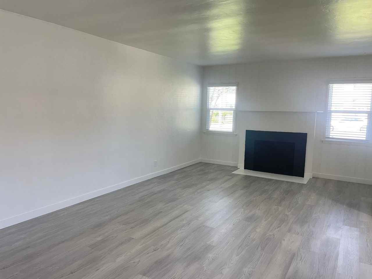 4594 Gardena Dr - Photo 5 of 16