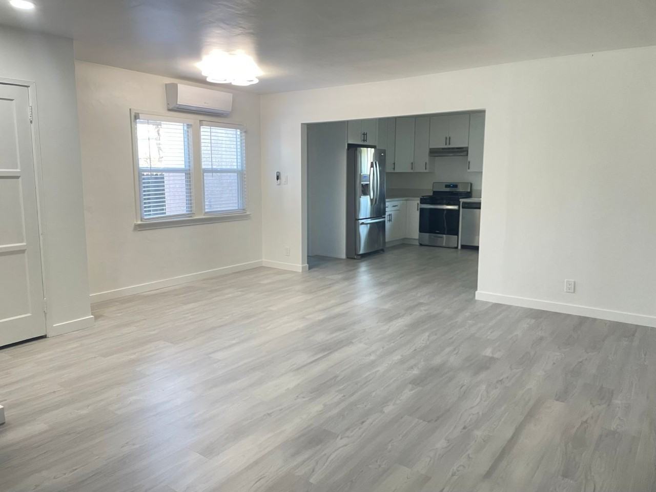 4594 Gardena Dr - Photo 6 of 16