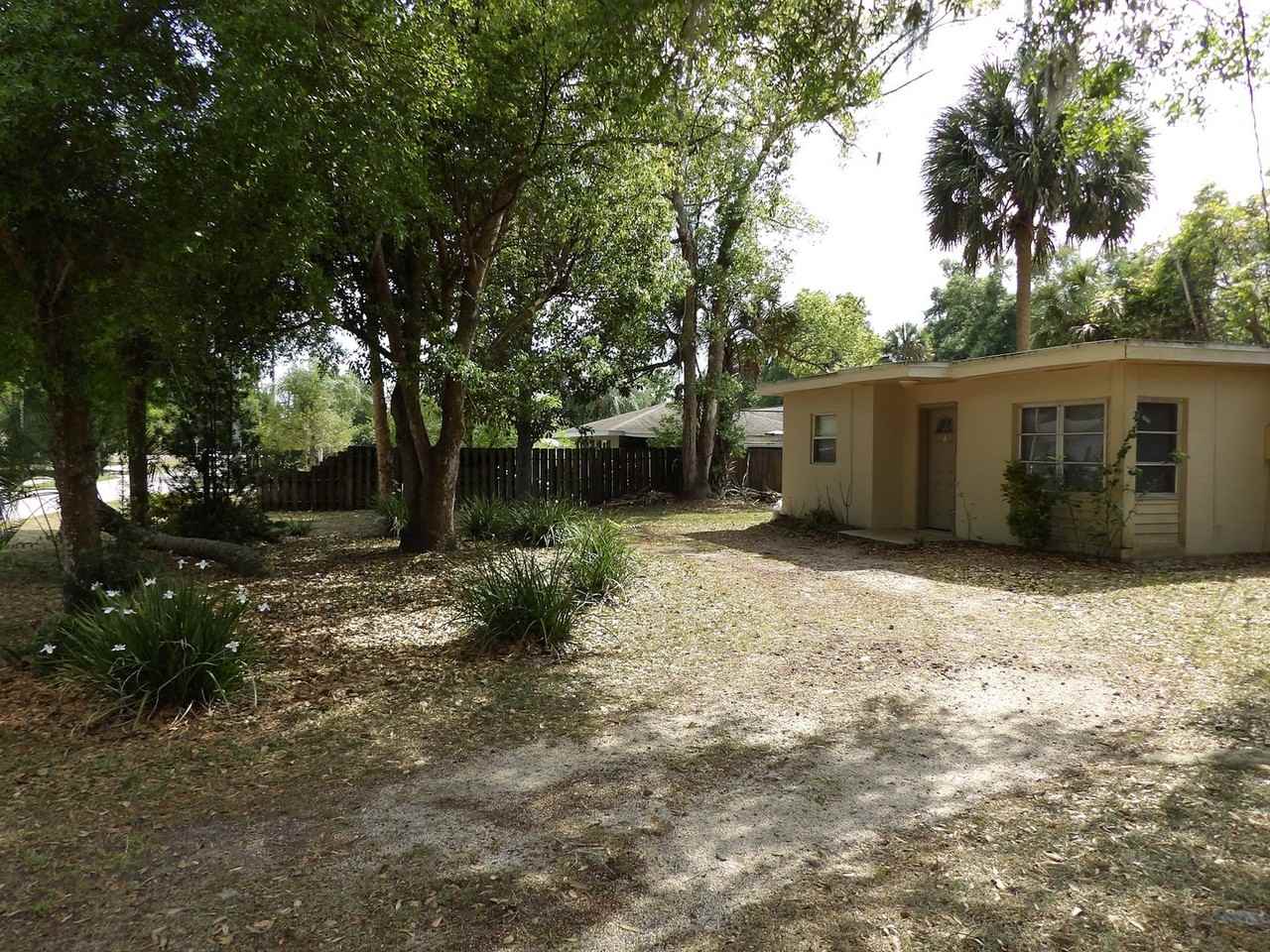 539 N Sparkman Ave - Photo 2 of 22