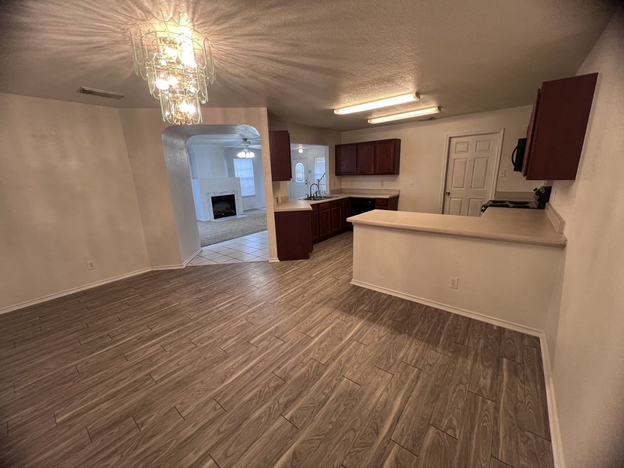 6211 Meandering Trl - Photo 7 of 31