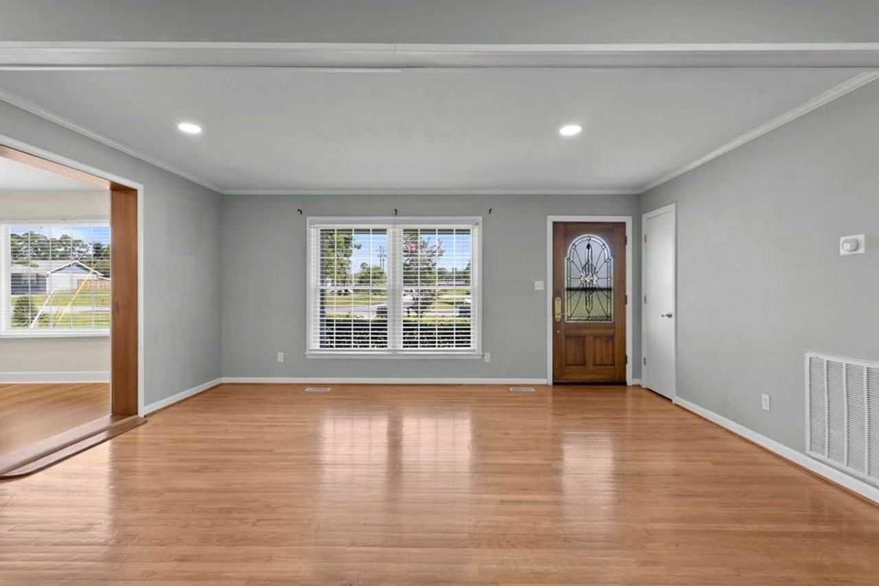 1103 Duchess Ln - Photo 4 of 23