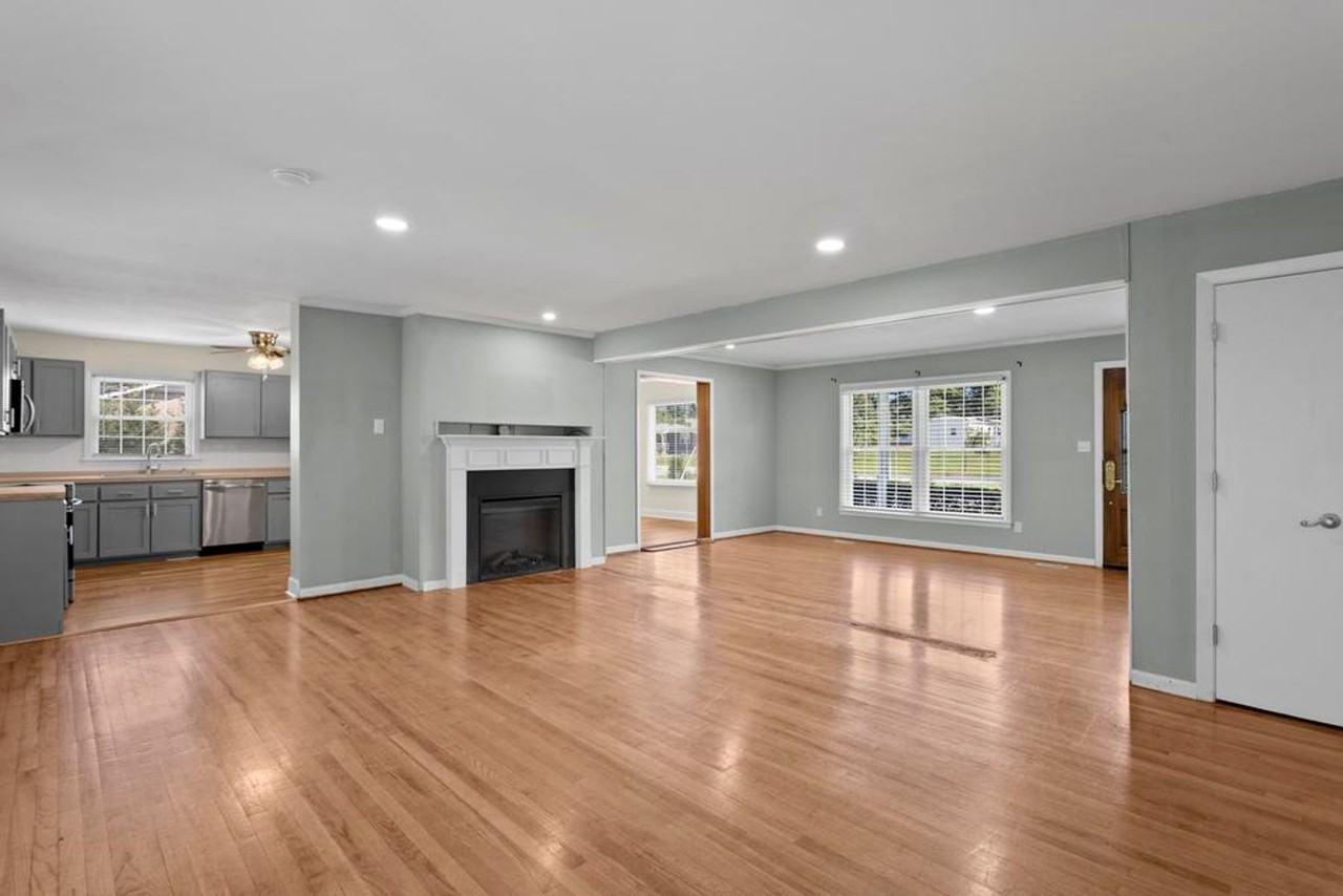 1103 Duchess Ln - Photo 6 of 23