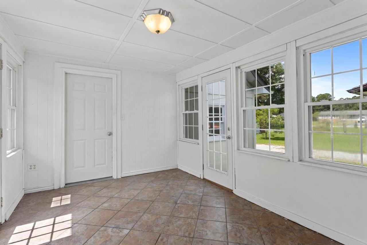 1103 Duchess Ln - Photo 7 of 23