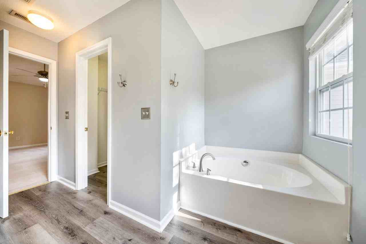 202 Hidden Springs Dr - Photo 4 of 17