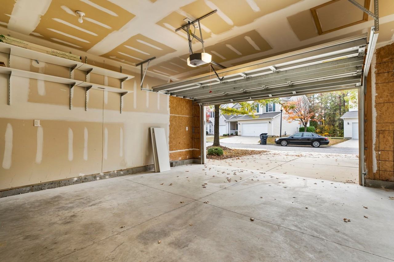 202 Hidden Springs Dr - Photo 3 of 17