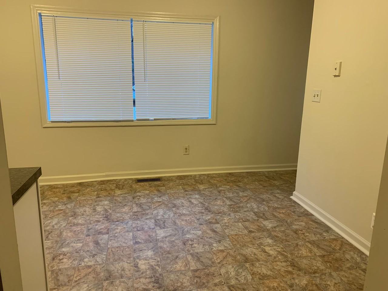 562 Granite St - Photo 5 of 15