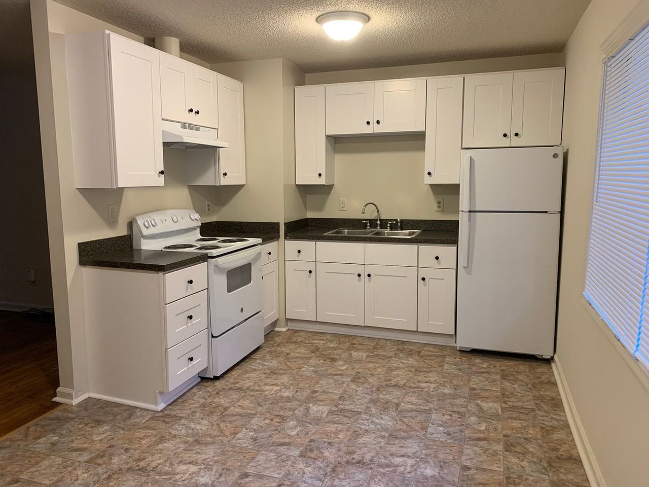 562 Granite St - Photo 6 of 15