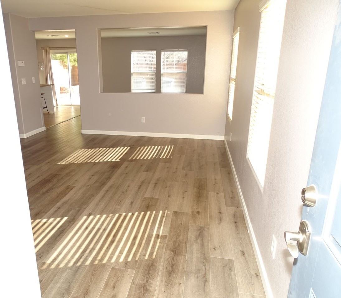 932 Purdy Lodge St - Photo 3 of 41