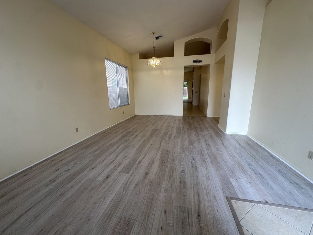 3281 W Ross Dr - Photo 5 of 31