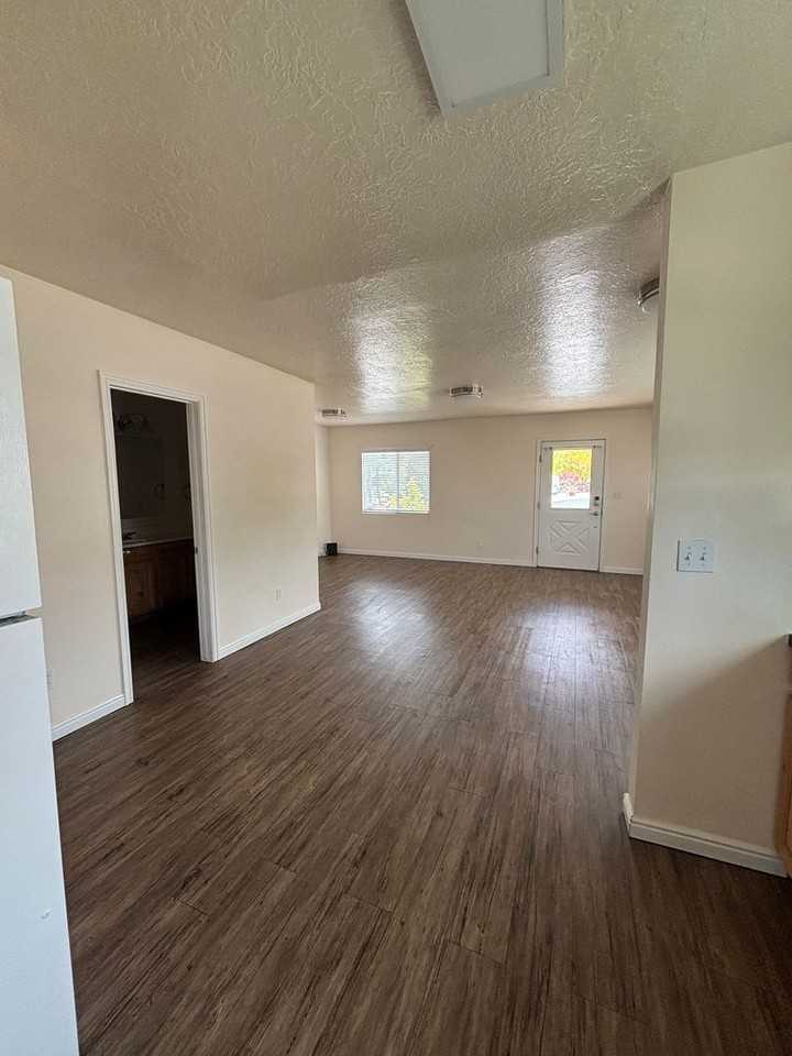 303 N 100 W #B - Photo 6 of 20