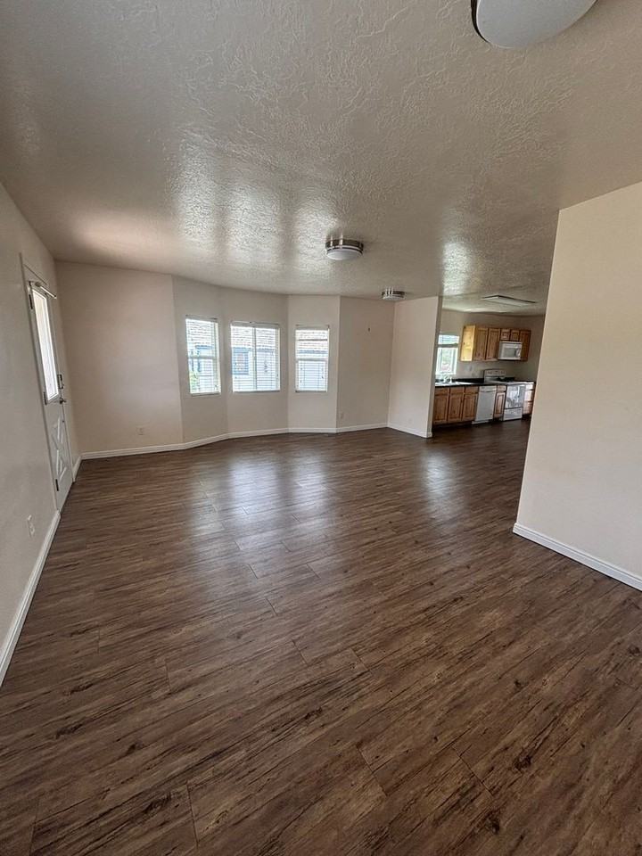 303 N 100 W #B - Photo 7 of 20