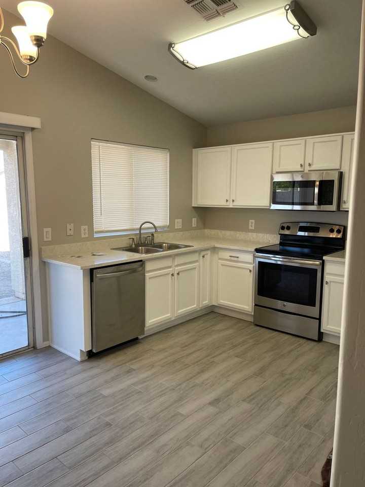 12220 W Rosewood Dr - Photo 3 of 16