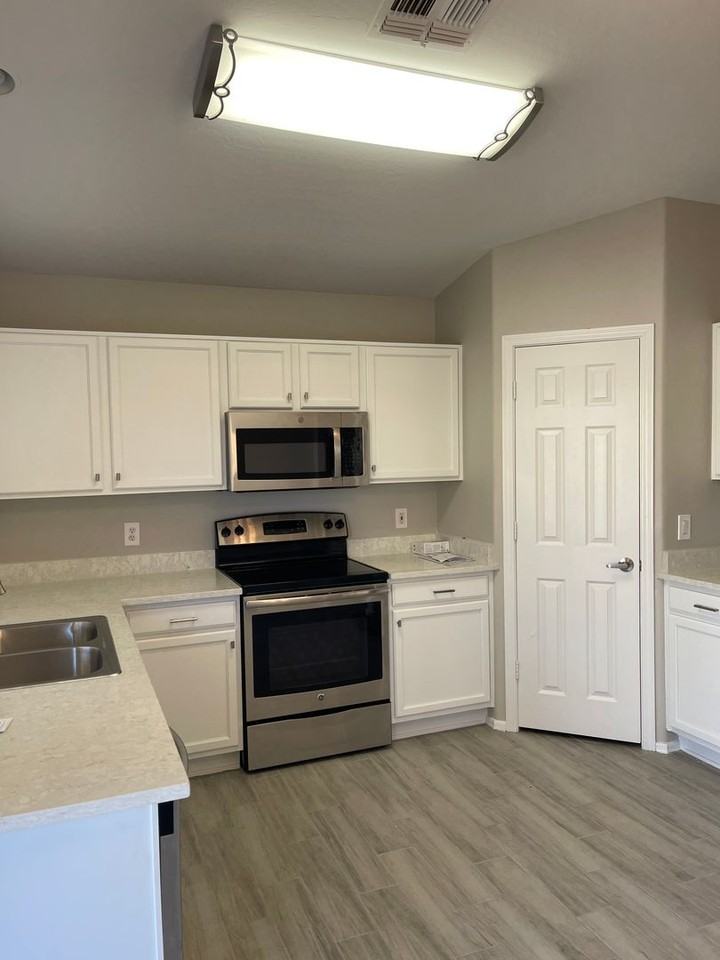 12220 W Rosewood Dr - Photo 4 of 16