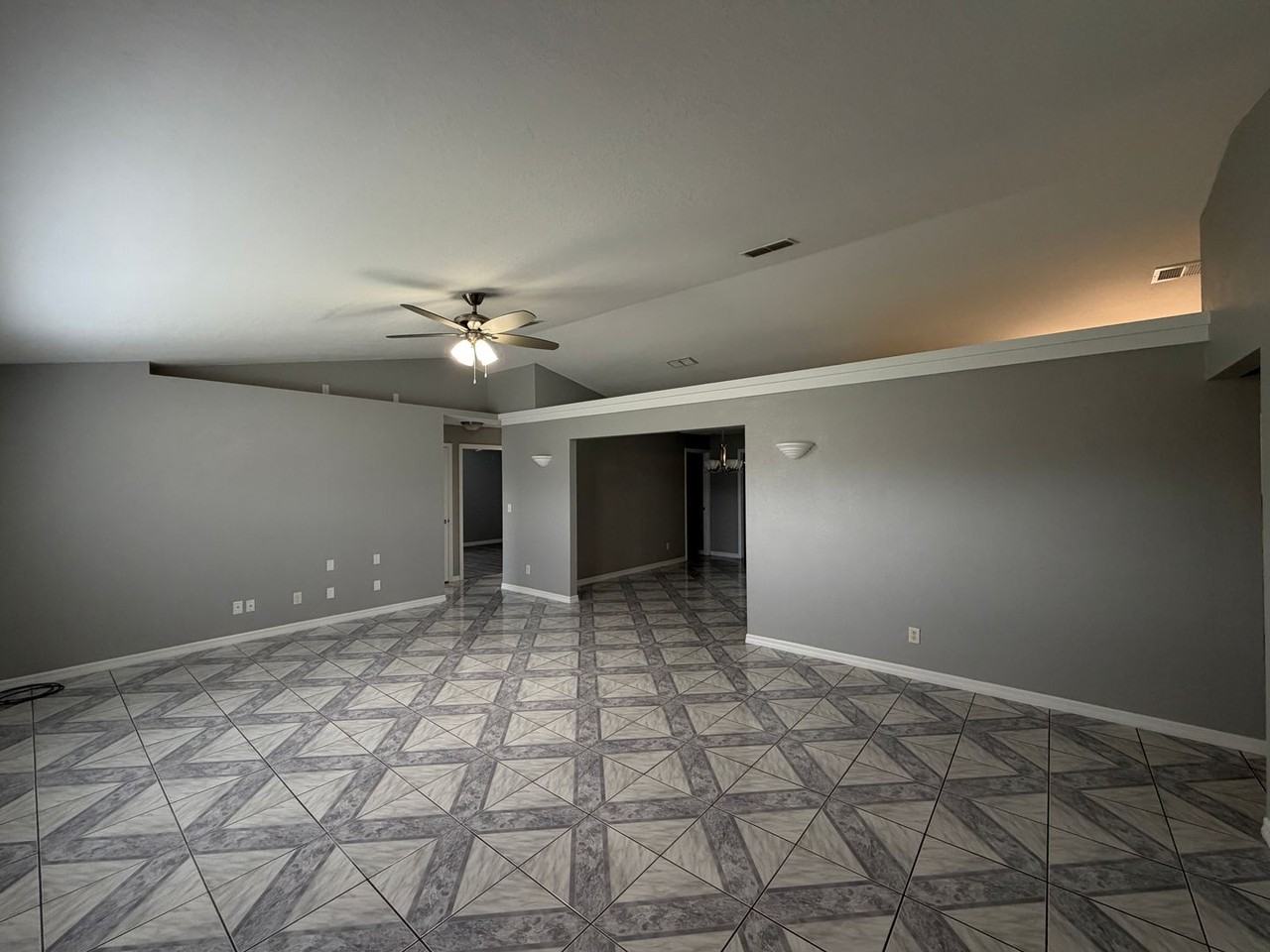 7750 Se 150th Ave - Photo 3 of 42