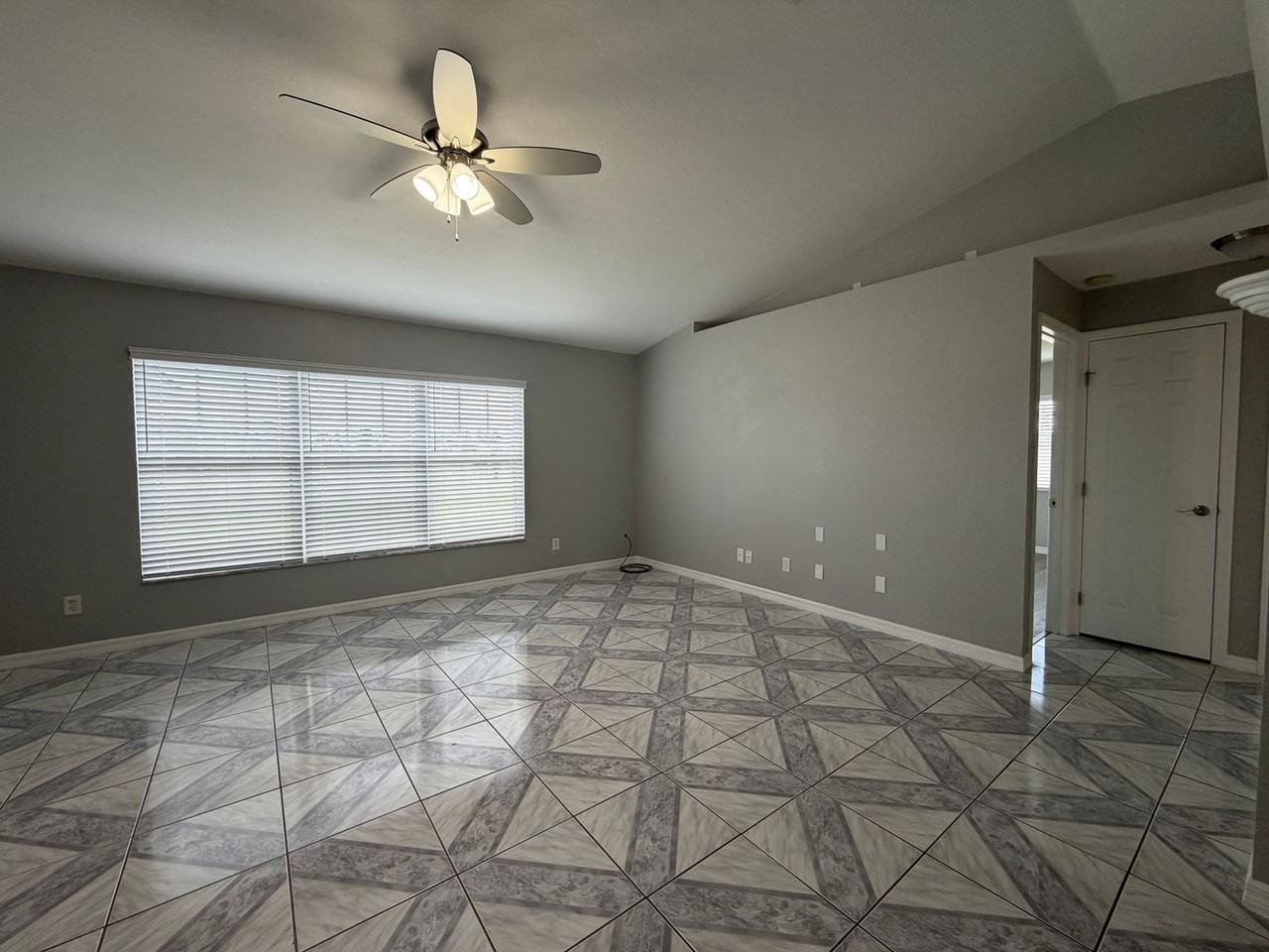 7750 Se 150th Ave - Photo 4 of 42