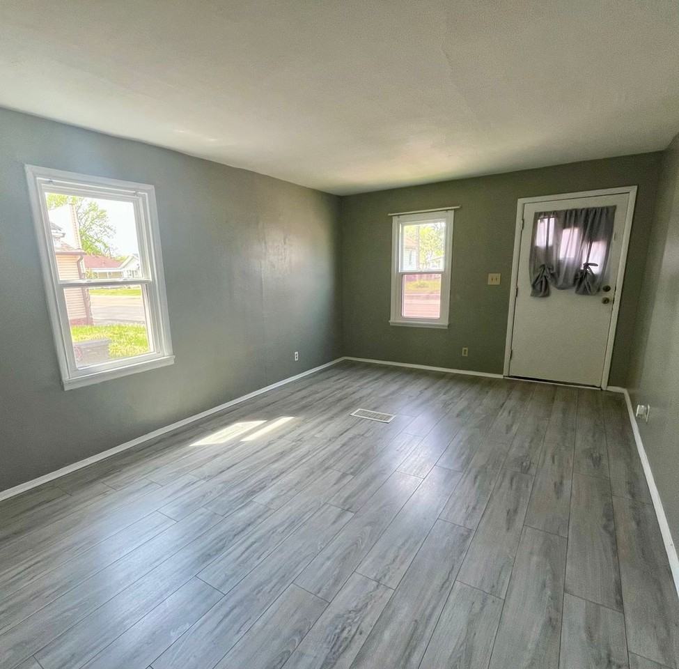 217 S Central Ave - Photo 2 of 11