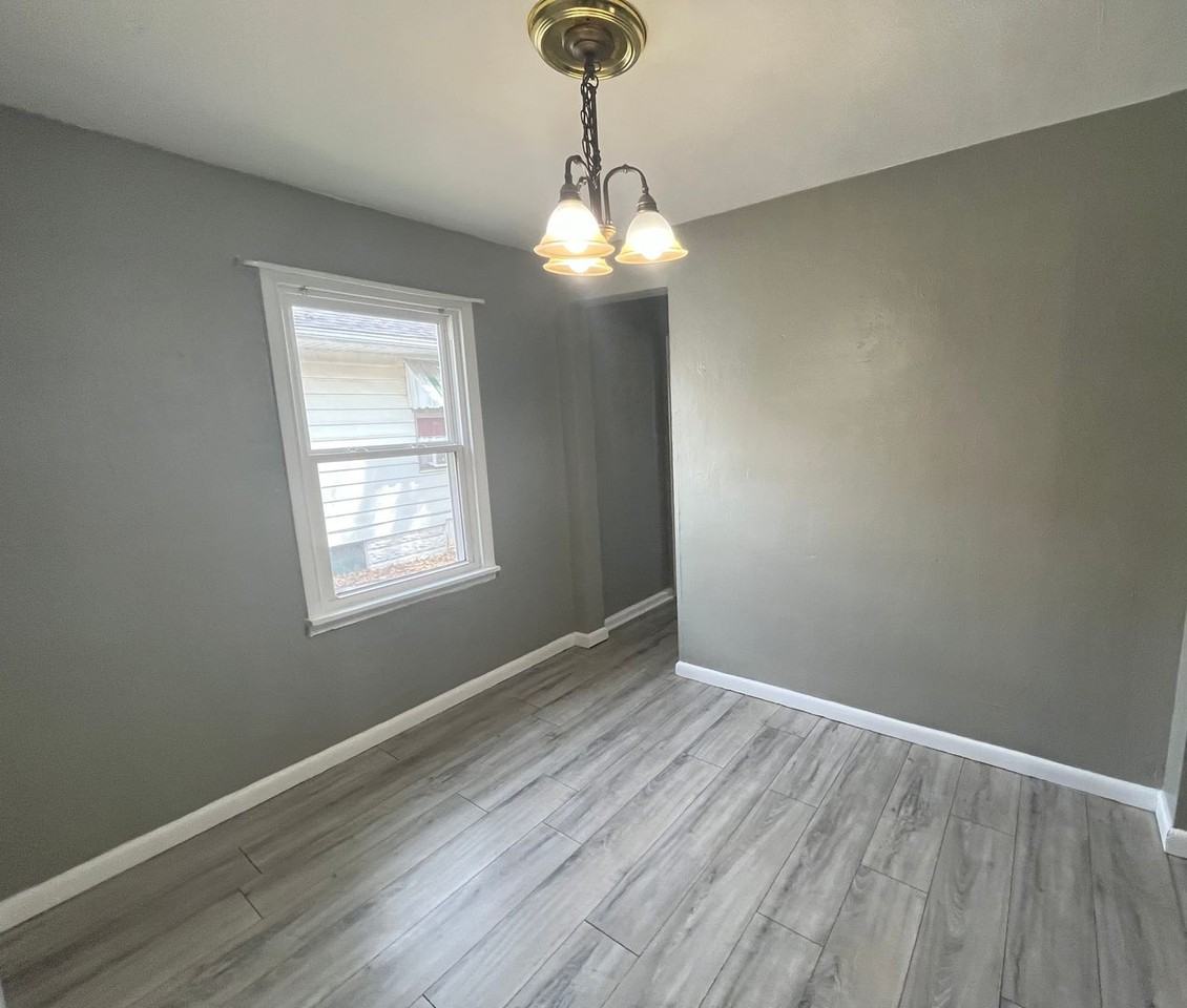 217 S Central Ave - Photo 3 of 11