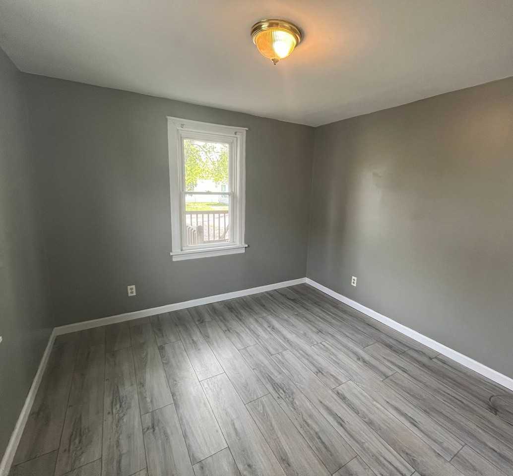 217 S Central Ave - Photo 6 of 11