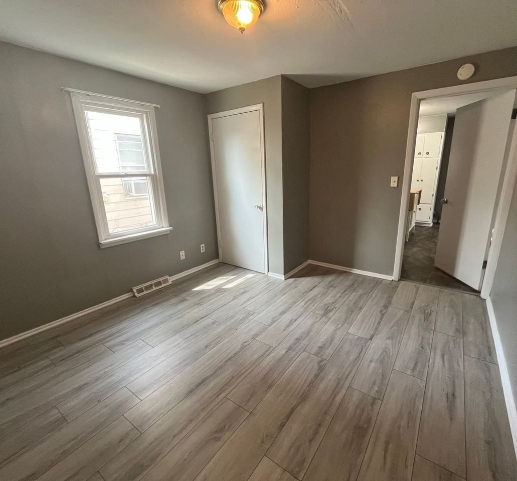 217 S Central Ave - Photo 7 of 11