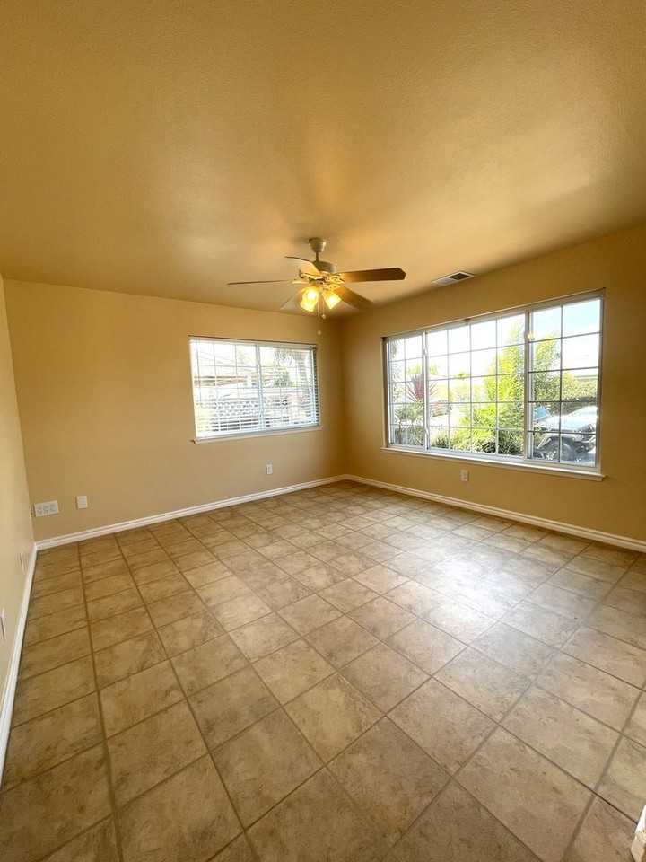 4716 Portola Dr - Photo 2 of 18