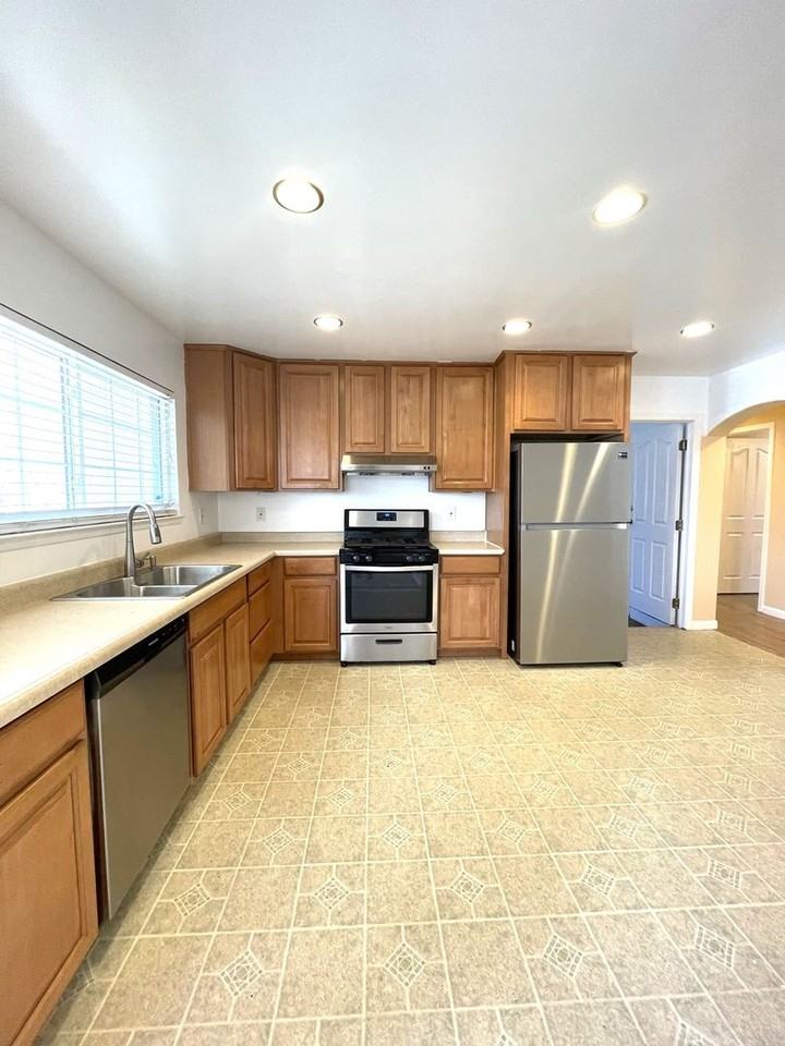 4716 Portola Dr - Photo 3 of 18